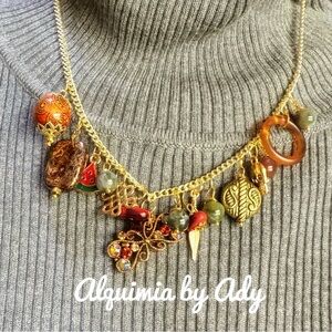 Alquimia Vibrant Charm Necklace with Gold and Red Accents agate